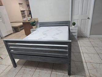 BEAUTIFUL FULL SIZE BED FRAME WITH MEMORY FOAM MATTRESS INCLUDED