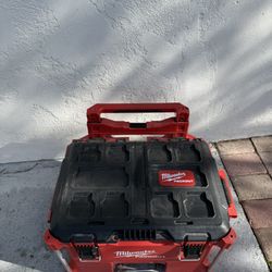 Milwaukee Packout Rolling Tool Box 