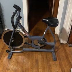 Stationary workout bike