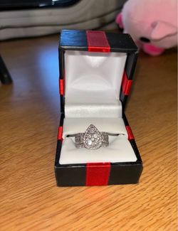White gold pear shaped ring