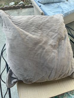 Lot of four Pillows