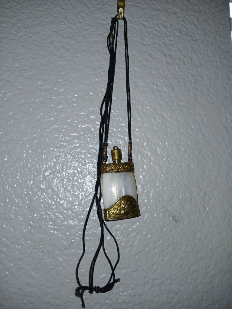 Chinese MOP Snuff Bottle