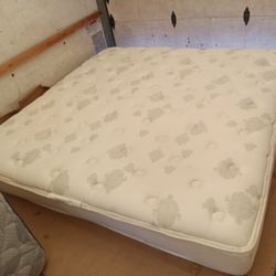 King beautyrest mattress and box spring