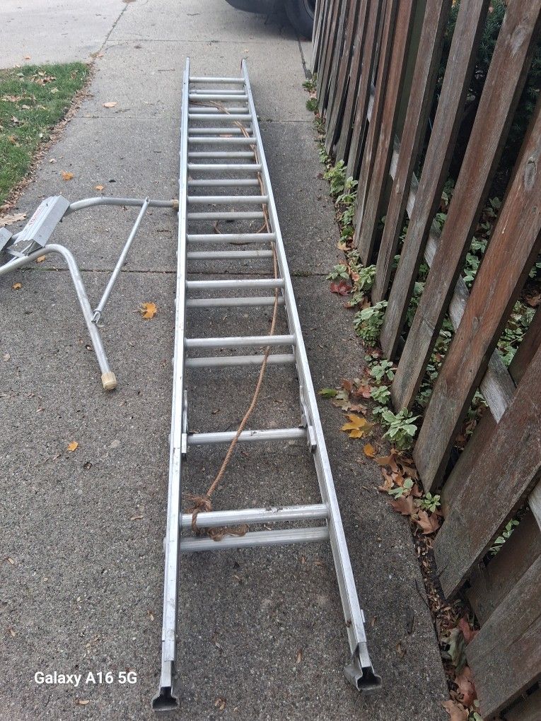 ALUMINUM LADDER
