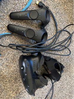 HTC Vive VR Headset + 2 Controllers - No Base Stations