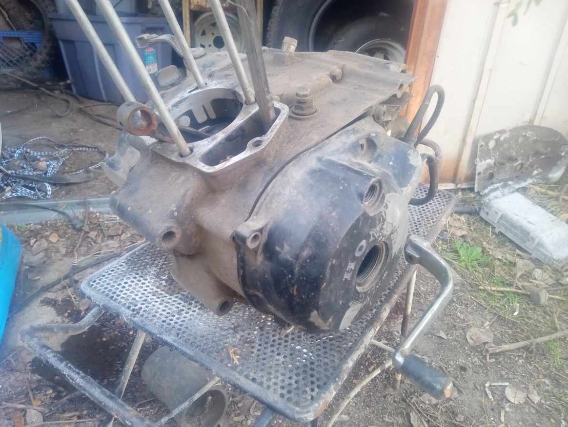 HONDA 200X BOTTOM END WITH BOTH SIDE COVERS AND STATOR