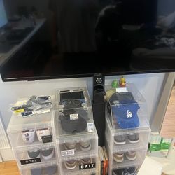 Free Pickup Only Insignia 50 Inch Tv And Tv Stand