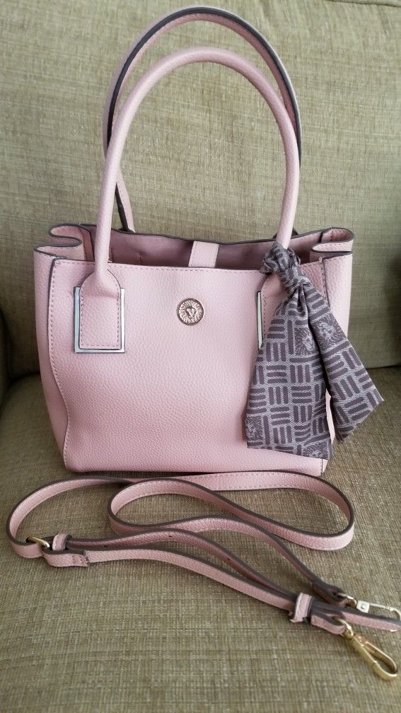Small Ann Klein Pockebook With Detachable Shouler Straps