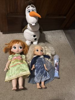 Frozen: Olaf, Ana, Elsa And A Microphone