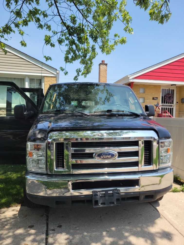 Ford. Eco Line 350 XLT Super duty