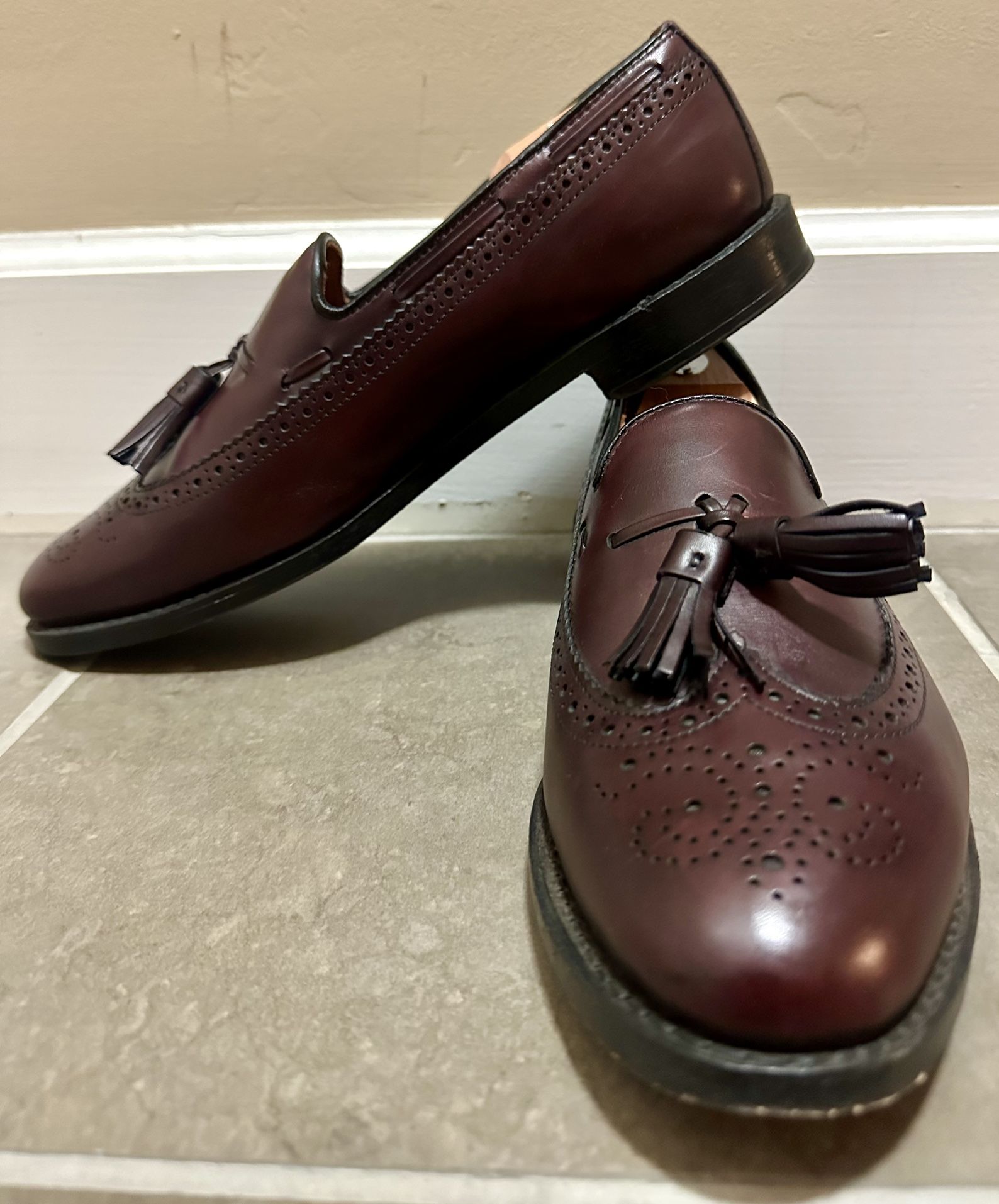 Allen Edmonds Manchester Wingtip Tassel Loafers 9.5D in Merlot display picture 2