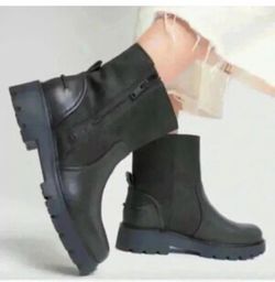 Ugg woman’s size 8