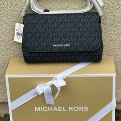 Michael Kors Crossbody Bag, New In Gift Box/Nueva en Caja de Regalo. Firm Price/Precio Firme