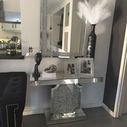 Mirrow With Table