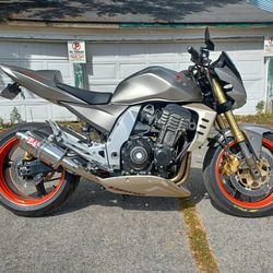 2005 kawasaki Z1000 with upgrades