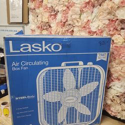 Lasko
20 in. 3 Speed Air Circulating Box Fan for Home in White with Save Smart Technology, 1820 CFM and Carry Handle