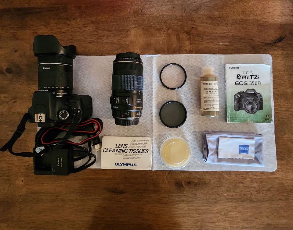 Canon EOS Rebel T2i EOS 550D digital camera with 2 additional lenses