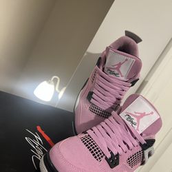 Pink Thunder Jordan 4 