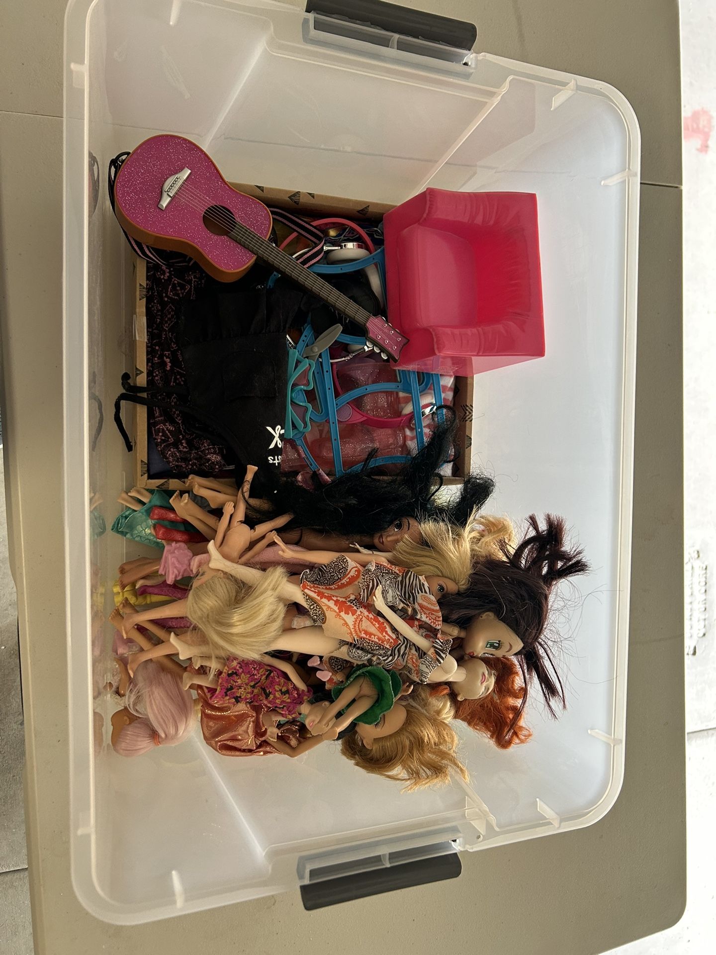 Tub Of Dolls (small) and Accessories