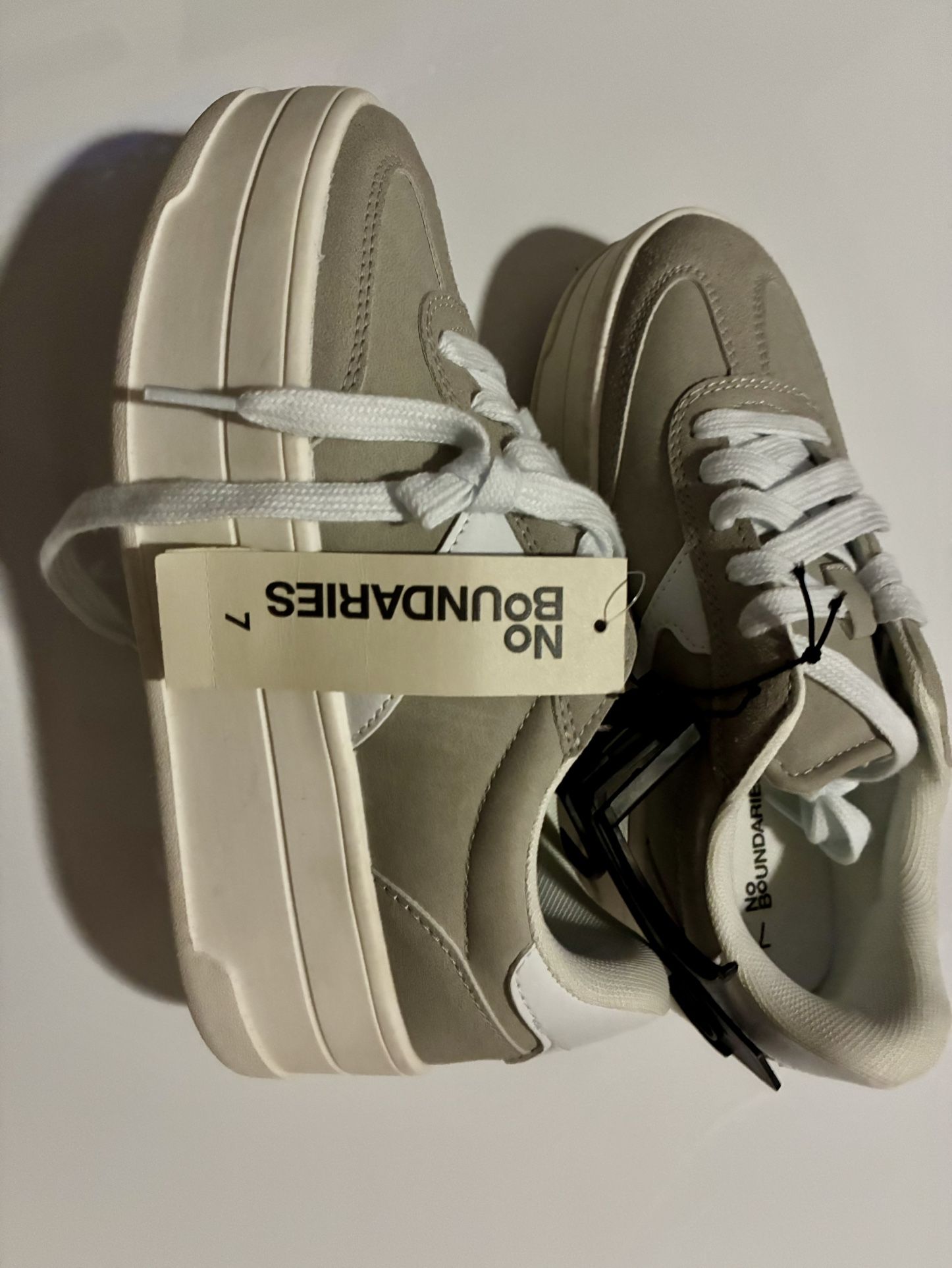 No Boundaries Women's Gray Memory Foam Retro-Inspired Sneakers NWT 7