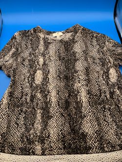 Socialite black white snake print pullover shirt M