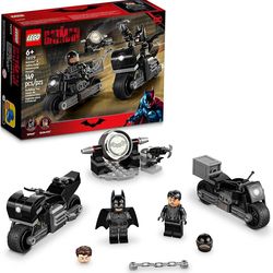 LEGO DC Batman: Batman & Selina Kyle Motorcycle Pursuit 76179 Building Kit