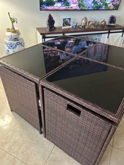 Mesa de mimbre o ratan