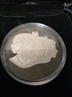 Queen Elizabeth II's Royal Cypher 1 OZ Silver Coin