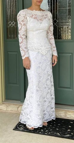Wedding Gown and Veil, size 6-8, Medium