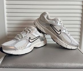 Nike V5 RNR Women’s size 8.5