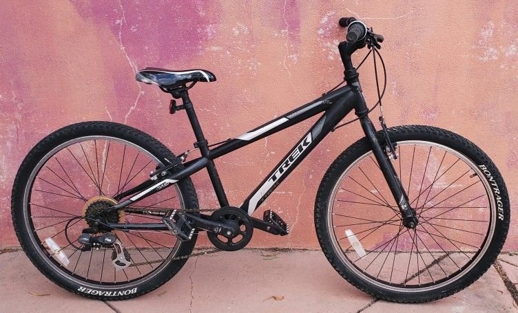 
Trek Youth Mountain Bike - Excellent Condition
