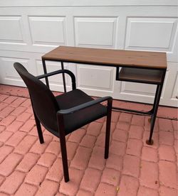 $15 chair with arm rest great for a desk in good condition