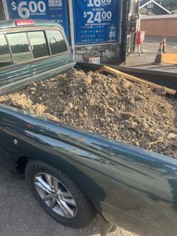 FREE DIRT  & DELIVERY