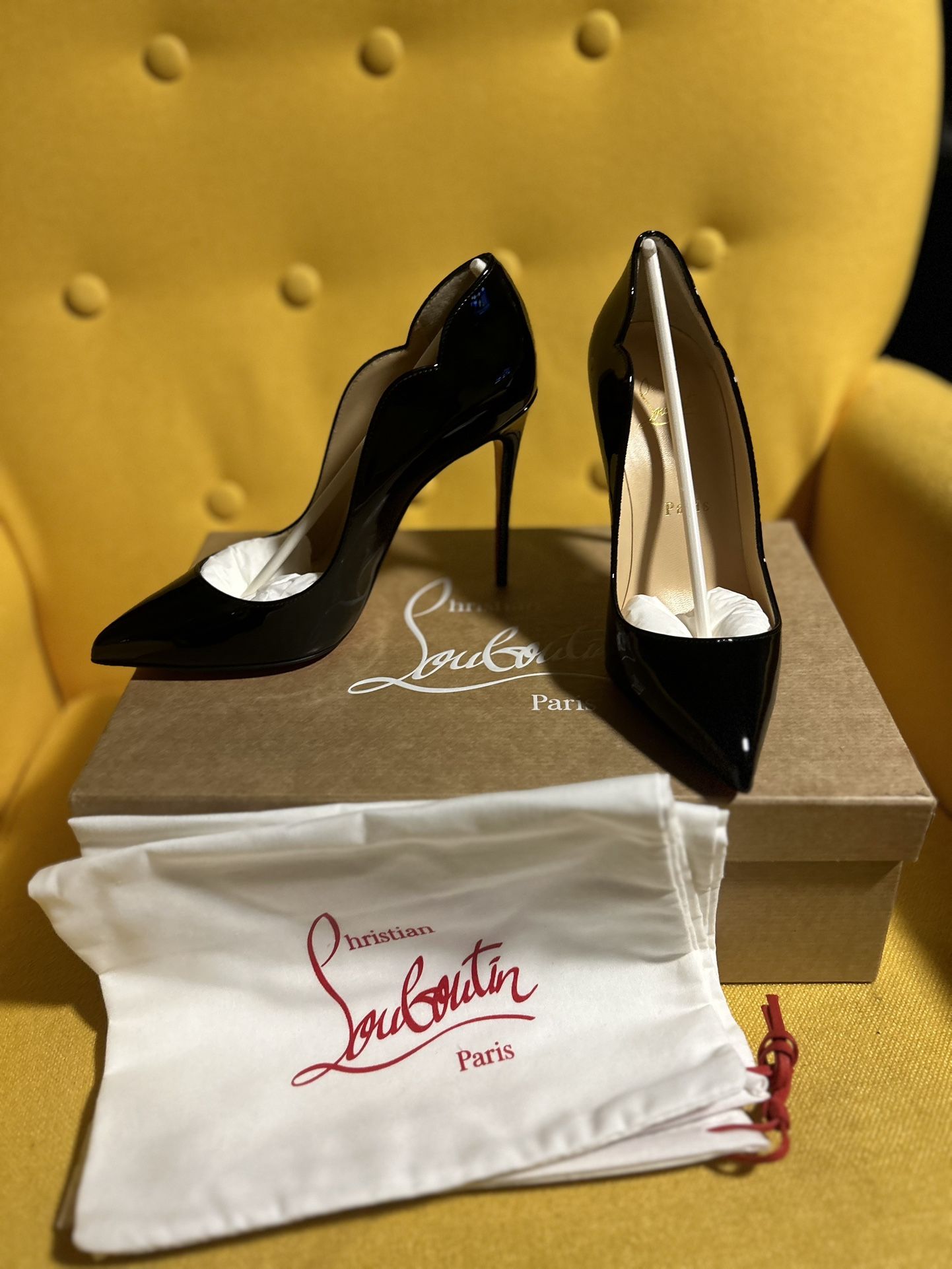 Brand New! Christian Louboutin Black Hot Chick 100 mm Pumps