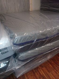 🤑🤑🤑 $249 California King Memory Foam Mattress Available 13" $249 🤑🤑🤑