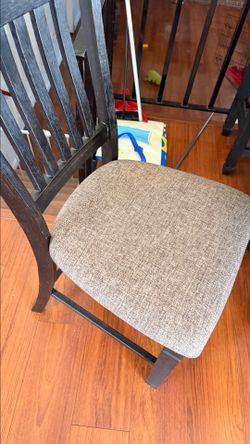 Dining room table