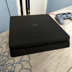 PS4 Slim 