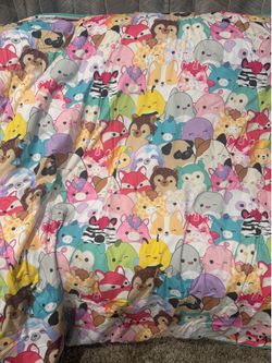 Twin comforter with 2 pillow cases reversible