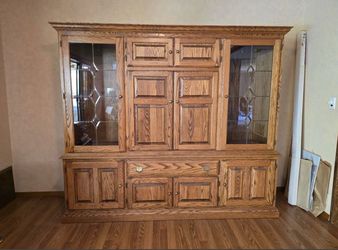 NEED THIS GONE NOW ASAP  LARGE OAK CHINA CABINET