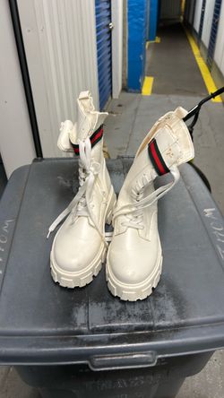 Girl, boots size 10