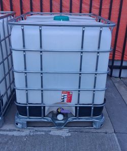 275 Gal IBC Totes Tanks Water Storage Containers Recycling Oil