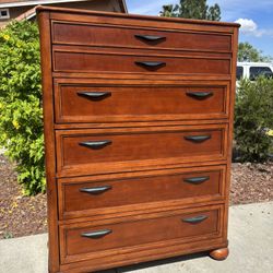 5 Drawer Wood Dresser Chest of Drawers Furniture Great Condition 