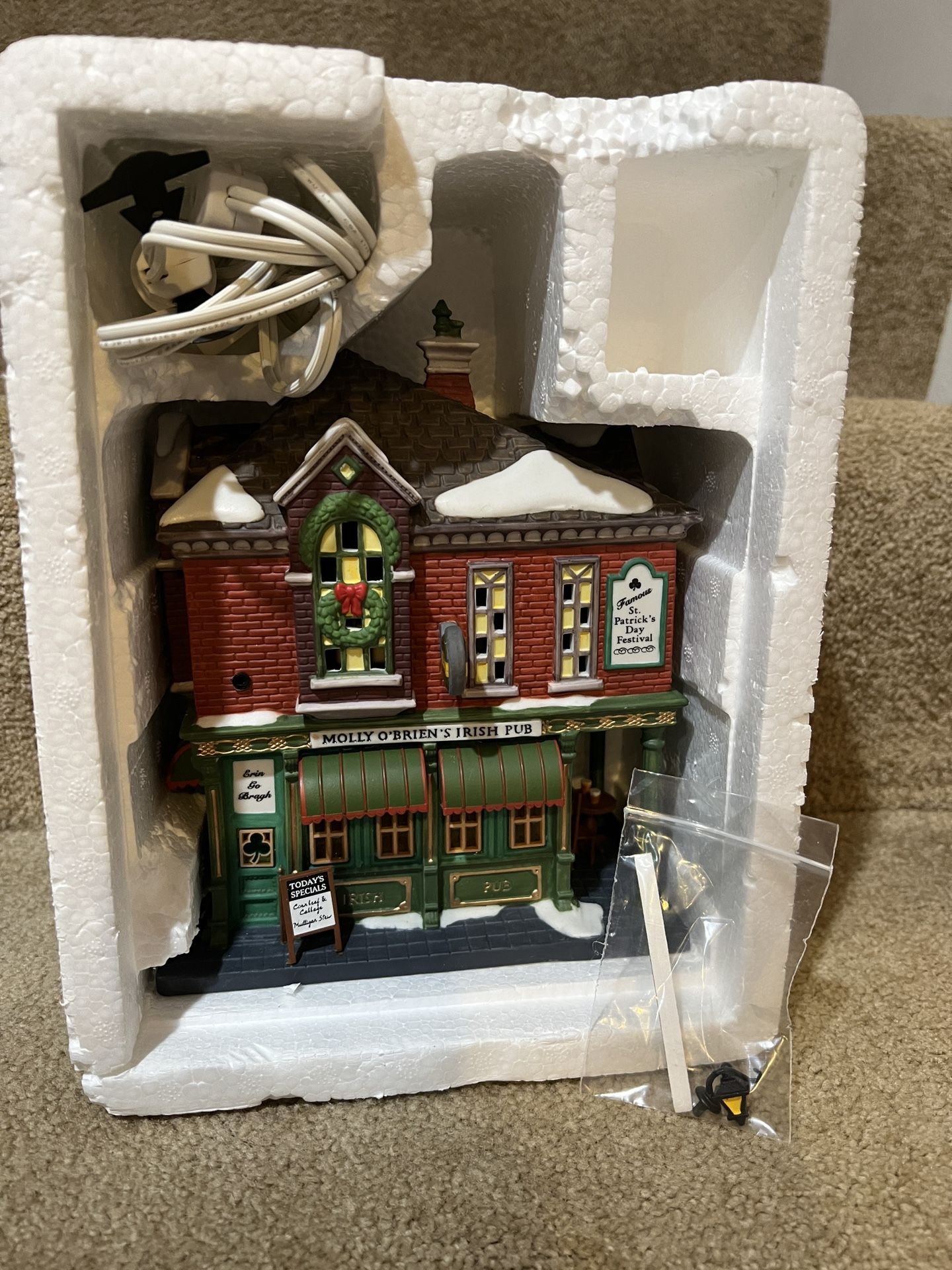 Department 56 Christmas in the City Molly O'Brien's Irish Pub 58952 Complete Vtg