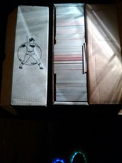 2 boxes of various baseball cards