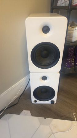 Kanto YUW 140W Powered Speakers Matte White