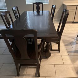 Pottery barn dining Table W/extensions