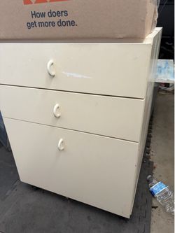 Rolling cabinet