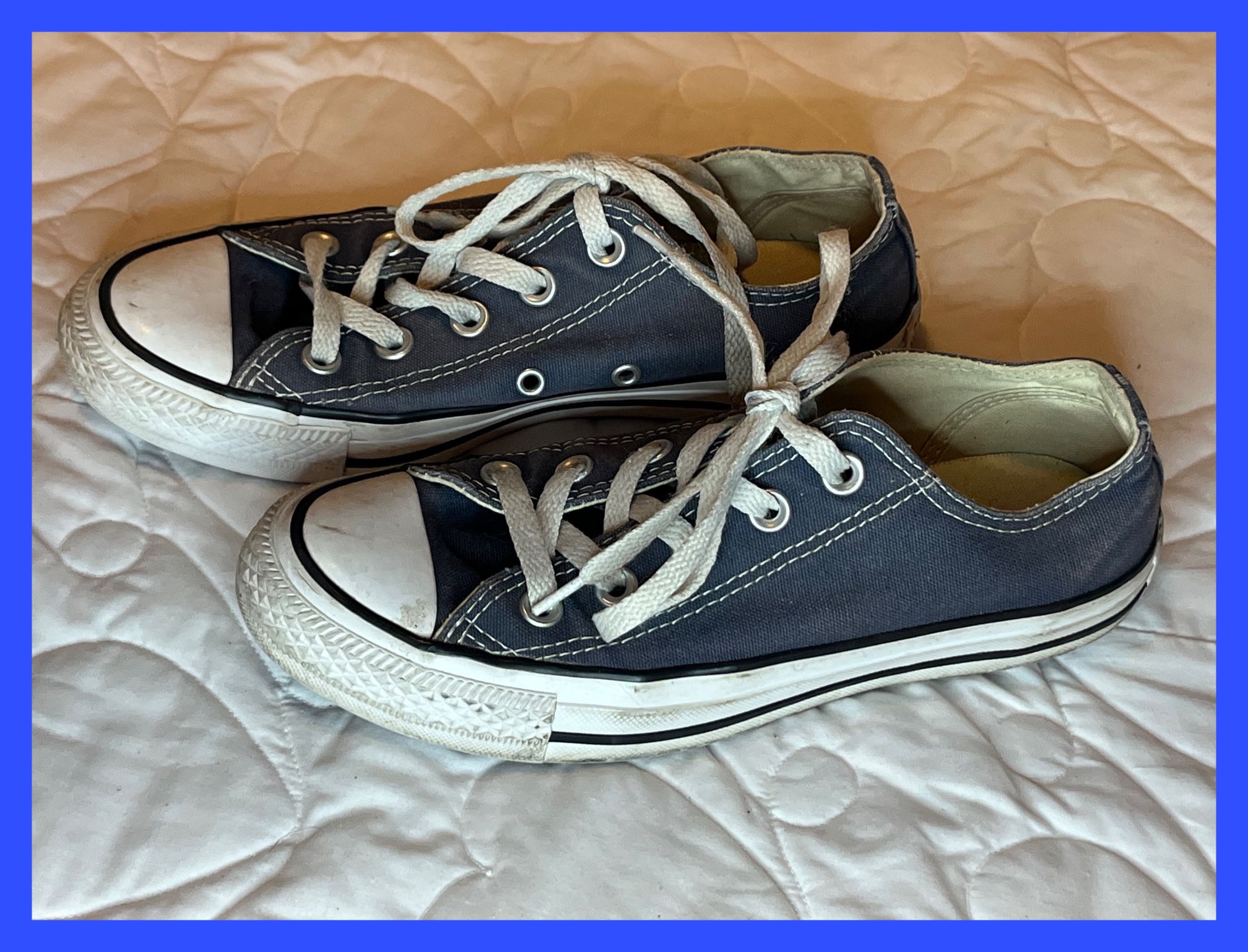 Converse All Star Low Top Sneakers Mens 4 Womens 6 Blue and White Canvas Shoes