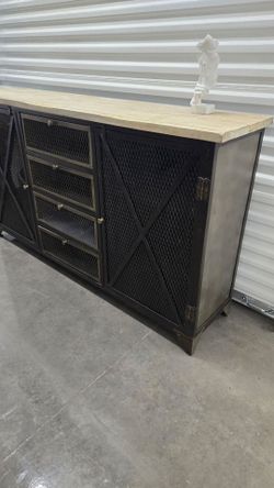 BEAUTIFUL HEAVY DUTY METAL AND WOOD CABINET