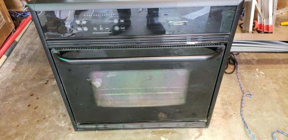 Frigidaire Electrolux Gallery Series Self Cleaning Convection Oven